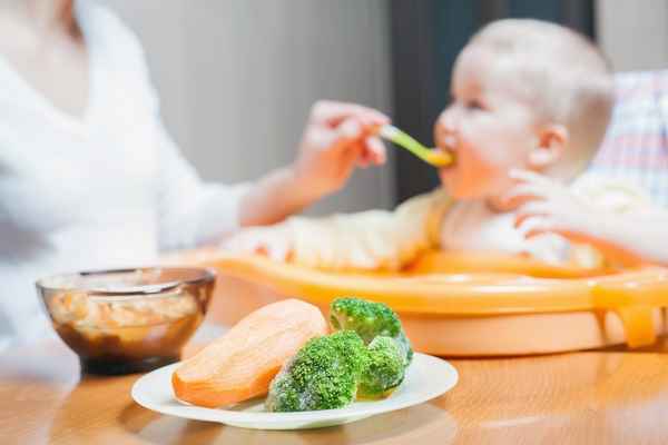 Чем кормить малыша? Особенности питания для детей 