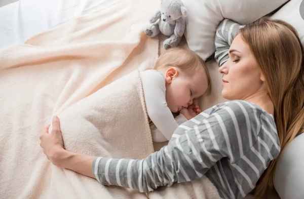Родители и дети: как правильно укладываться спать| 