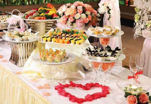 Свадебные украшения, кулинария свадьбы, что поставить на стол 