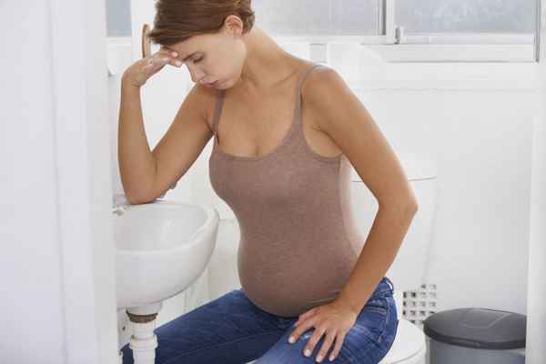 Понос при беременности — что делать? 