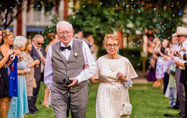 Как отметить 70 лет свадьбы, сценарий свадьбы 70 лет совместной жизни